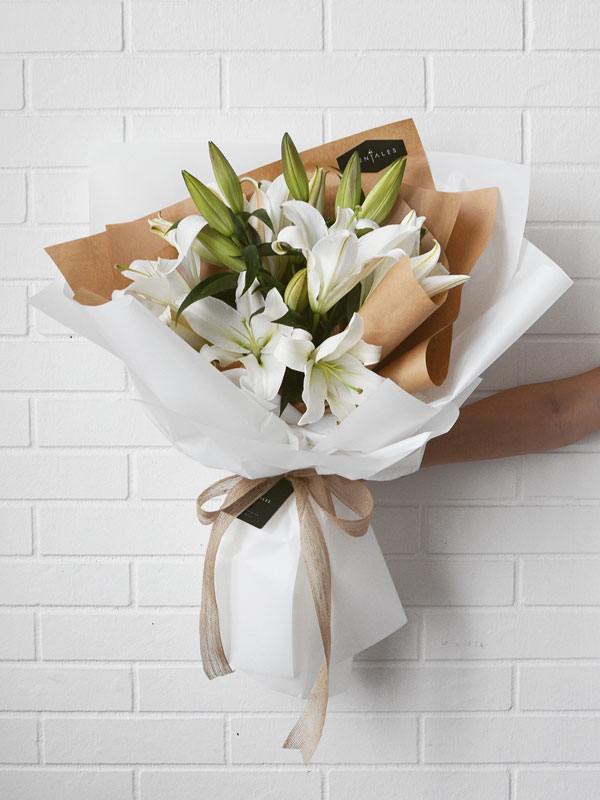 flower bouquet white