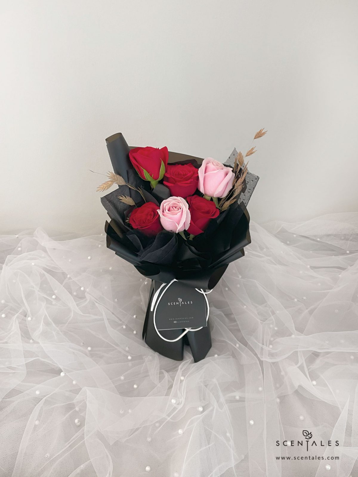 fresh flower bouquet with Red rose, soft pink rose and plenty of dried chasmanthium grass.