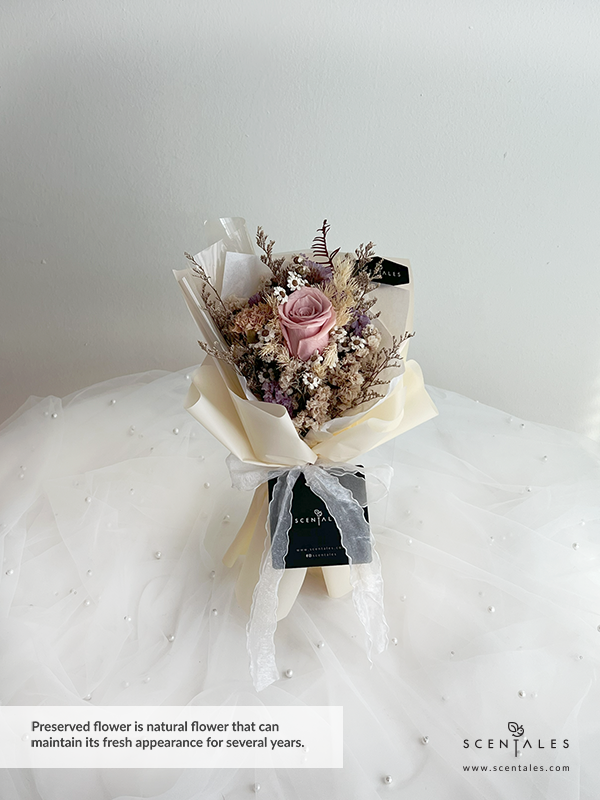 Dried flower bouquet with Preserve Cappuccino rose , dried carnation , preserve yellow asparagus , dried blue caspia , dried ixodia, dried yamashida leaf and plenty of dried lilac and dried white statice