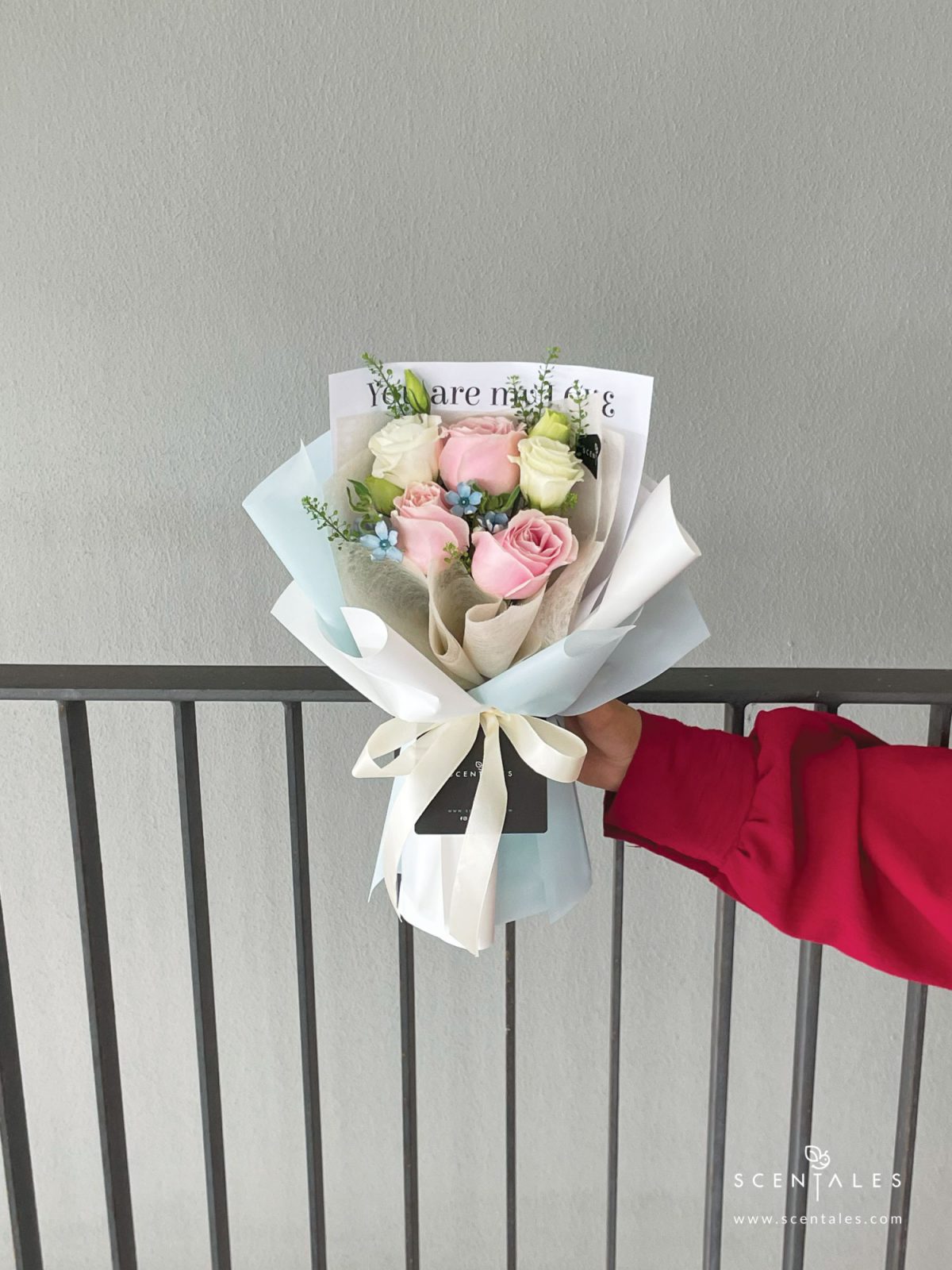 Fresh flower bouquet with Pink rose, white eustoma buds, blue oxypetalum and plenty of thlaspi