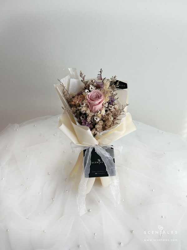 Dried flower bouquet with Preserve Cappuccino rose , dried carnation , preserve yellow asparagus , dried blue caspia , dried ixodia, dried yamashida leaf and plenty of dried lilac and dried white statice