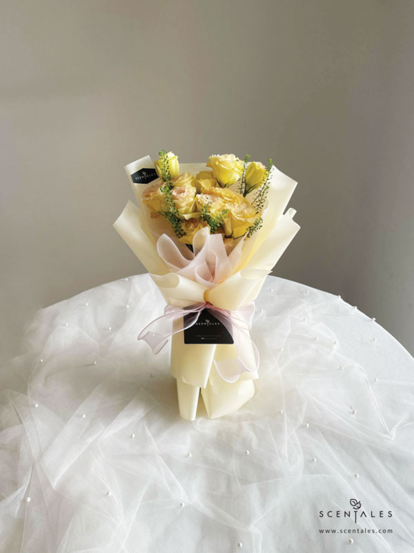 Fresh flower bouquet with Champagne eustoma buds and a bit of thlaspi