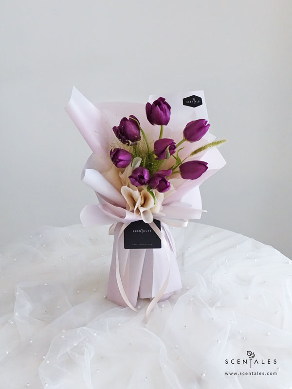 Assmin Flower Bouquet Fresh flower bouquet with Purple tulip and panicum