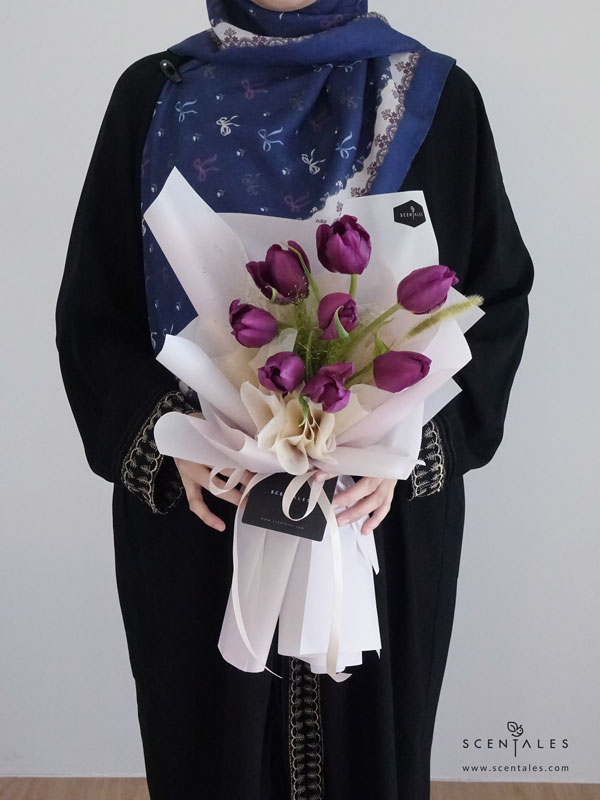 Assmin Flower Bouquet Fresh flower bouquet with Purple tulip and panicum