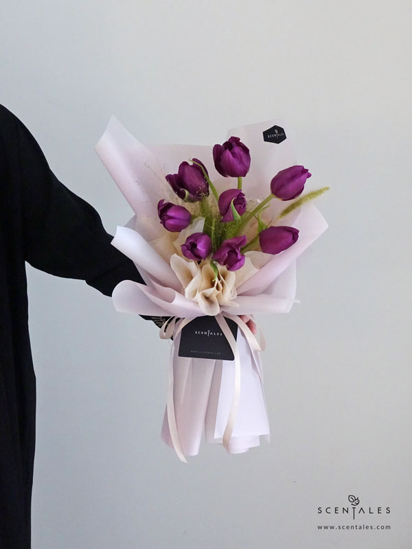 Assmin Flower Bouquet Fresh flower bouquet with Purple tulip and panicum