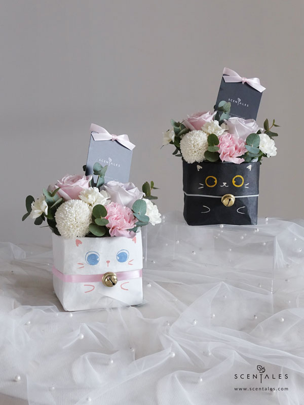 mday2026-fresh-flower-kraft-bag-cat-01-600x800 Fresh flower kraft bag with Pink rose, lilac rose, pink carnation, white pingpong, white spray carnation and plenty of eucalyptus