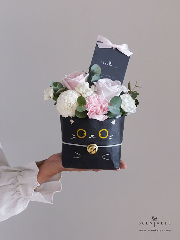 Niko The British Short Hair Kraft Bag Fresh flower kraft bag with Pink rose, lilac rose, pink carnation, white pingpong, white spray carnation and plenty of eucalyptus