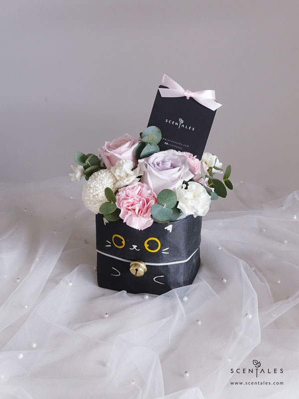 Niko The British Short Hair Kraft Bag Fresh flower kraft bag with Pink rose, lilac rose, pink carnation, white pingpong, white spray carnation and plenty of eucalyptus