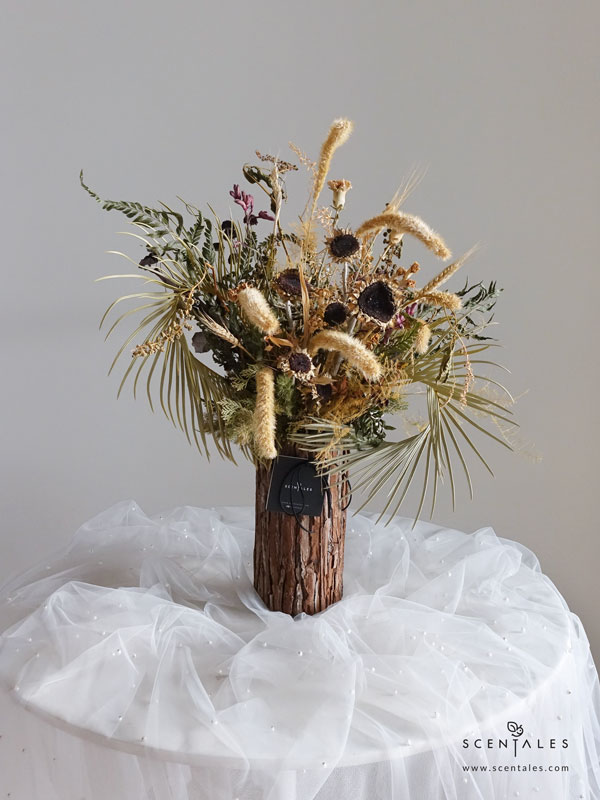 Sunshadow Bloom Dried Flower Vase Dried flower vase with dried sunflower, dried setaria, dried spray carnation, dried wheat grass, dried maroon kangaroo paw, dried carnation, dried maroon calimero, dried maroon cotinus, dried cycas leaf, dried paku leaf, dried fox tail leaf, dried nandina leaf, christmas leaf, plenty of dried asparagus and dried white baby's breath
