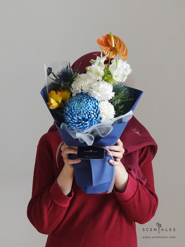 Asshan Flower Bouquet Fresh flower bouquet with Dyed blue chrysanthemum, brown anthurium, eryngium, white carnation, white altroemeria and orange alstroemeria